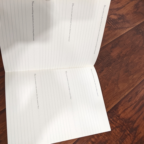 400 Writing Prompts Journal - Picture 3 of 8